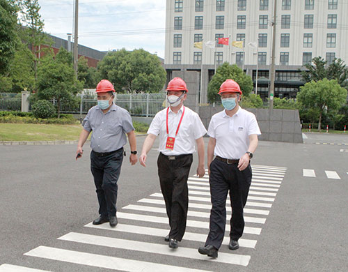 青浦區(qū)政協(xié)副主席顧嘯流一行來我公司考察指導工作(圖1) 青浦區(qū)政協(xié)副主席顧嘯流一行來我公司考察指導工作(圖1)