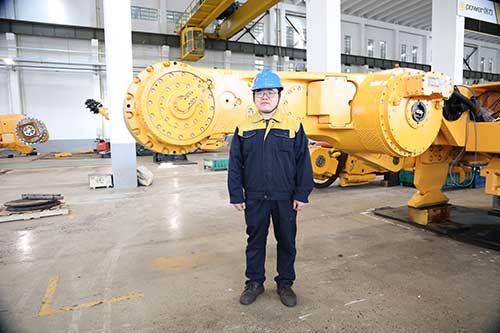 總裝車間王浩杰.jpg 總裝車間王浩杰.jpg