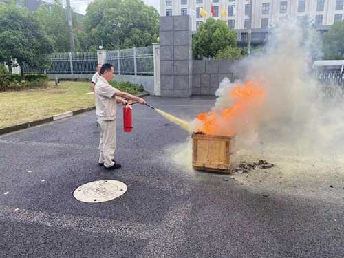“人人講安全、個個會應(yīng)急”——上海創(chuàng)力集團開展“安全月”消防演習(xí)活動(圖3)