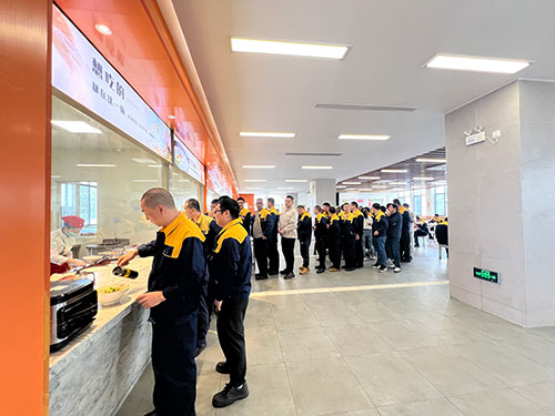 微信圖片_20251103143510_74_84.jpg 【喜迎食堂新篇章 共品舌尖幸福感】創(chuàng)力集團(tuán)食堂運(yùn)營(yíng)模式升級(jí)暨開業(yè)活動(dòng)取得圓滿成功(圖8)